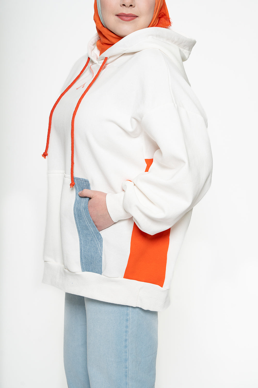 Lonna Modest Hoodie | White