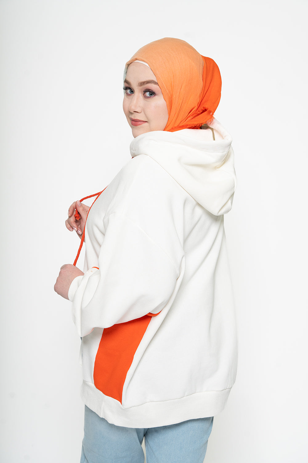 Lonna Modest Hoodie | White