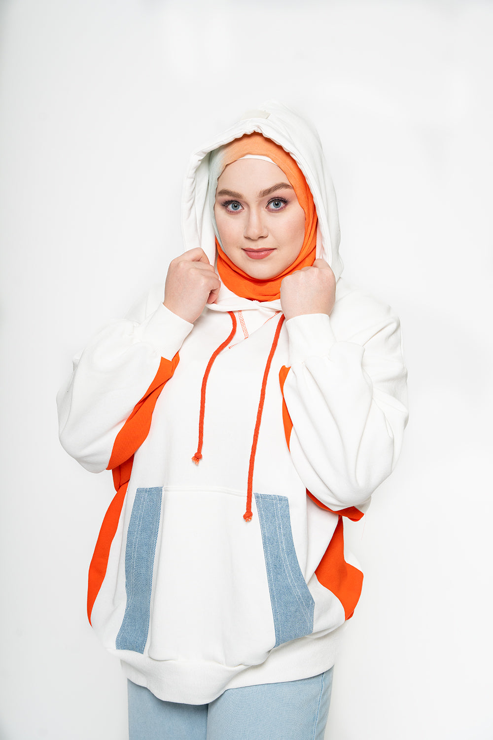 Lonna Modest Hoodie | White